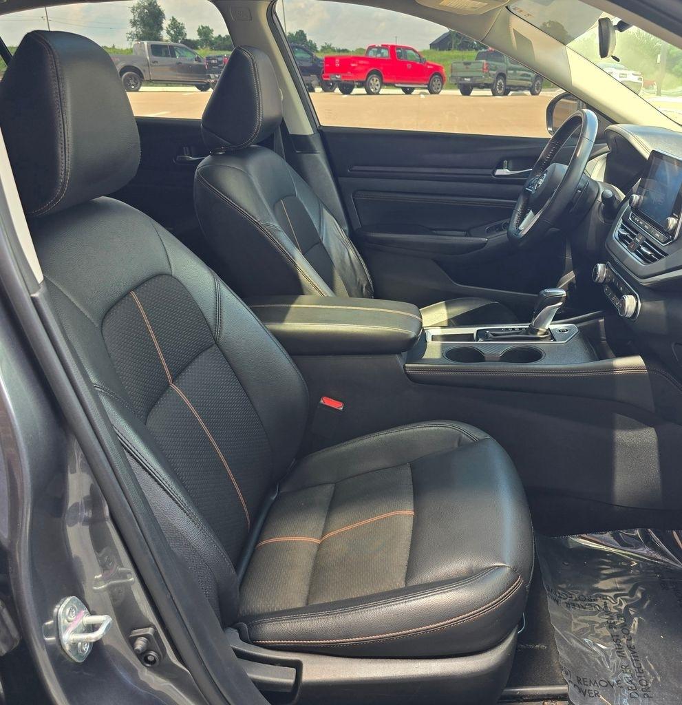Nissan Altima  2022
