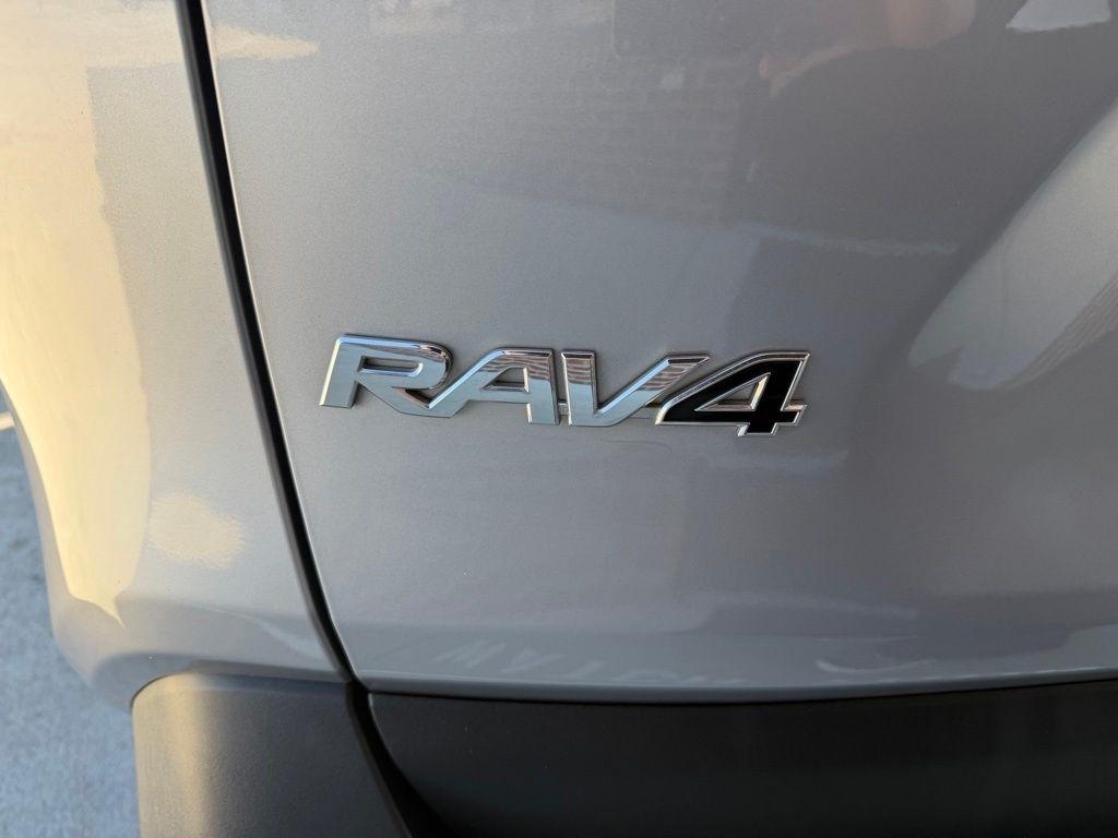Toyota RAV4  2021