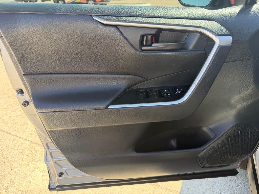 Toyota RAV4  2021