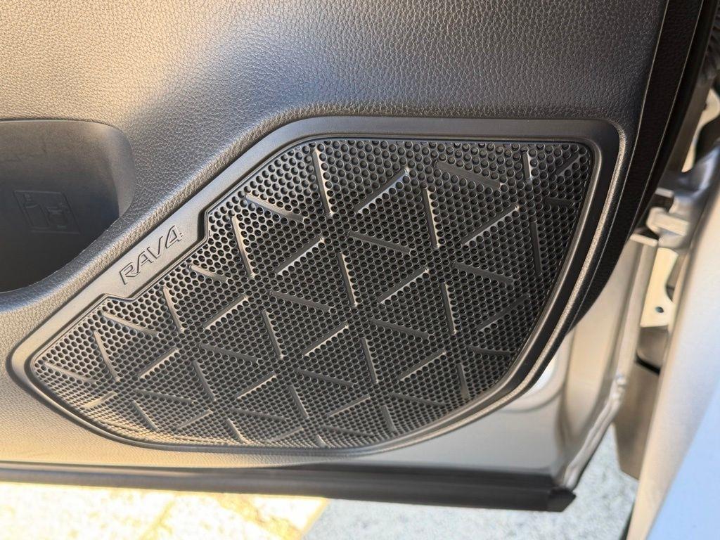 Toyota RAV4  2021