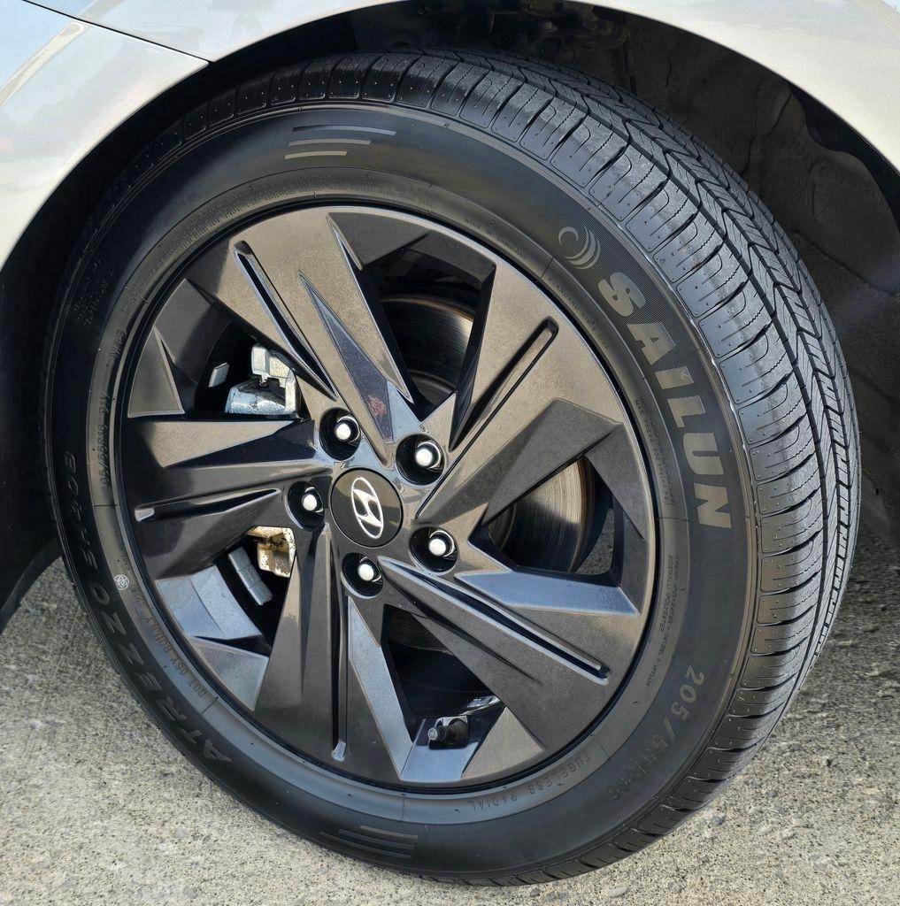 Hyundai Elantra  2023