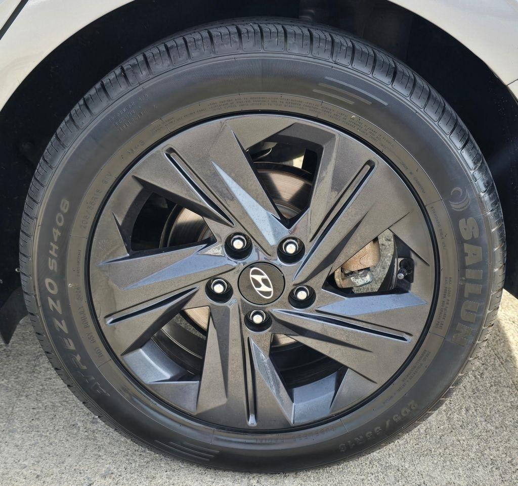 Hyundai Elantra  2023