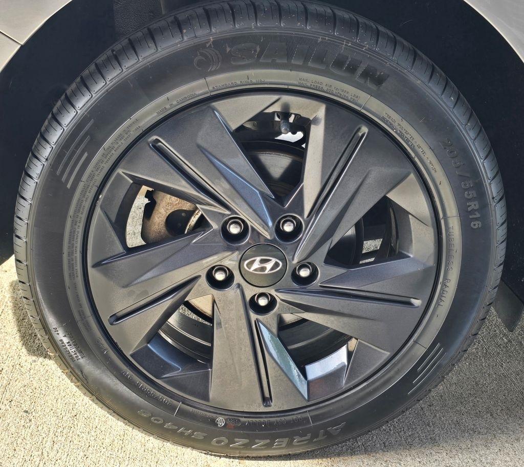 Hyundai Elantra  2023