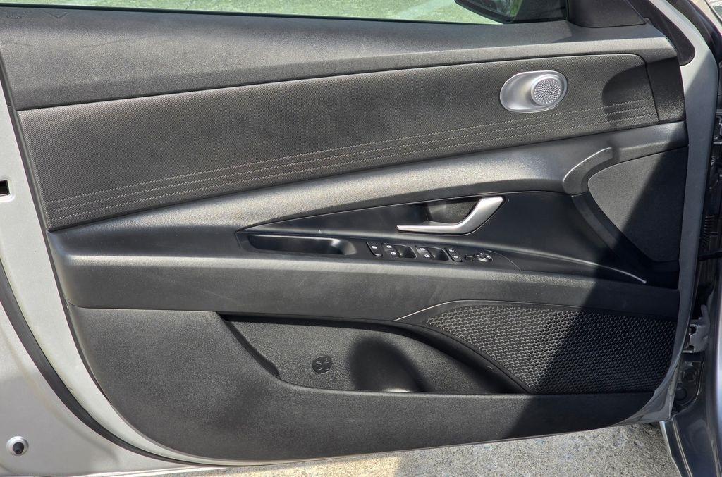 Hyundai Elantra  2023