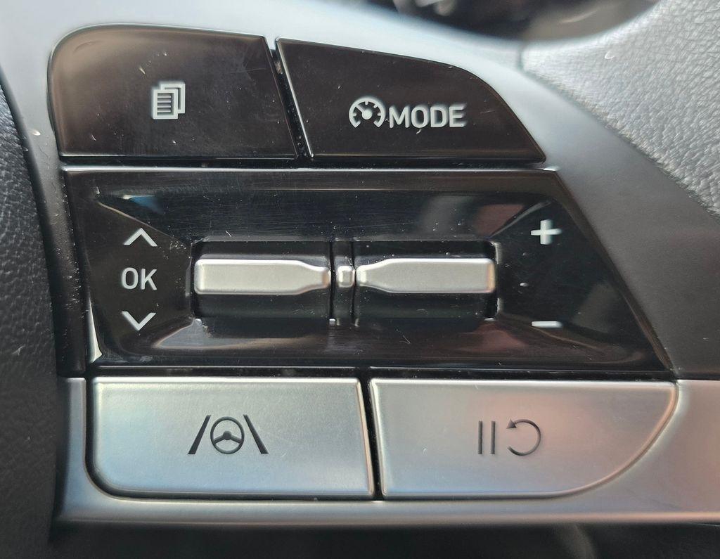 Hyundai Elantra  2023