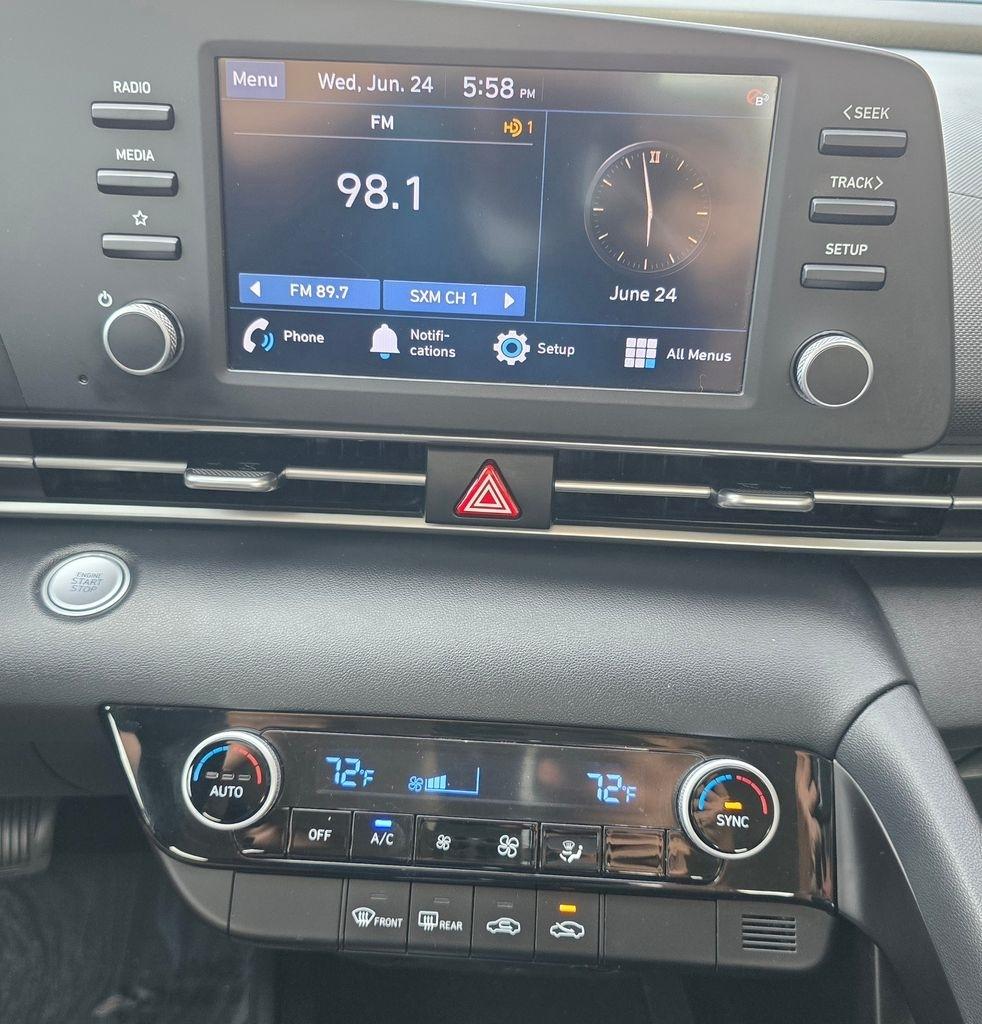 Hyundai Elantra  2023