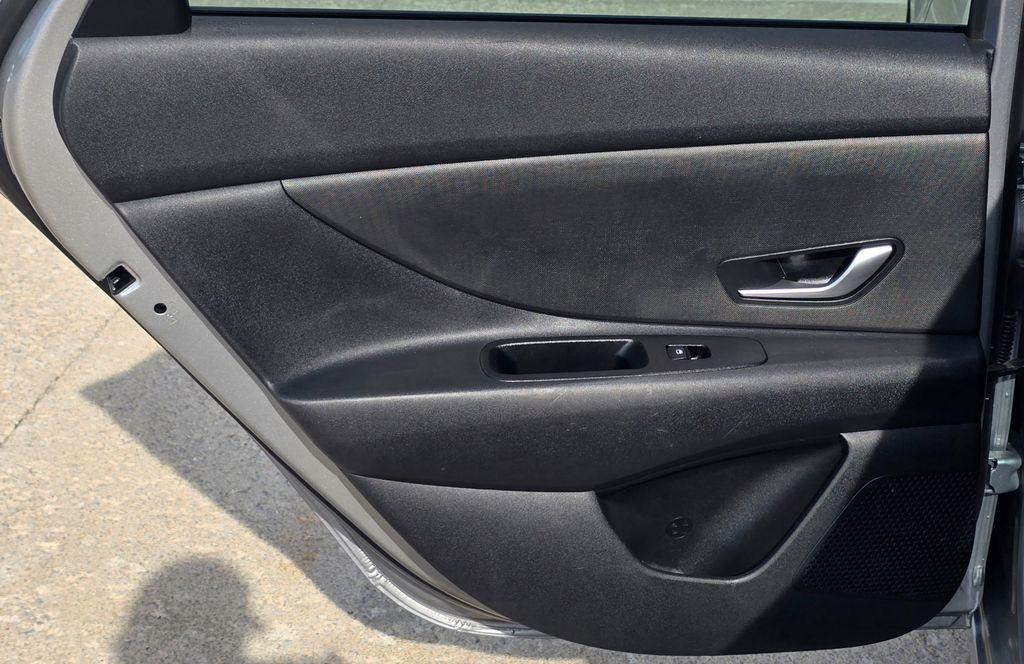 Hyundai Elantra  2023