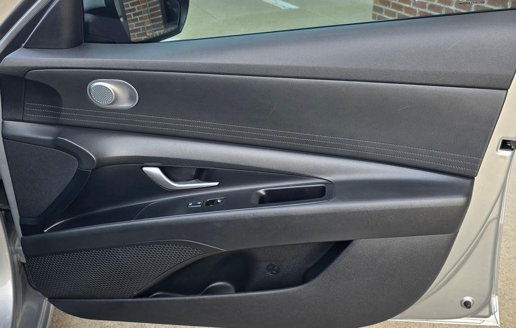 Hyundai Elantra  2023