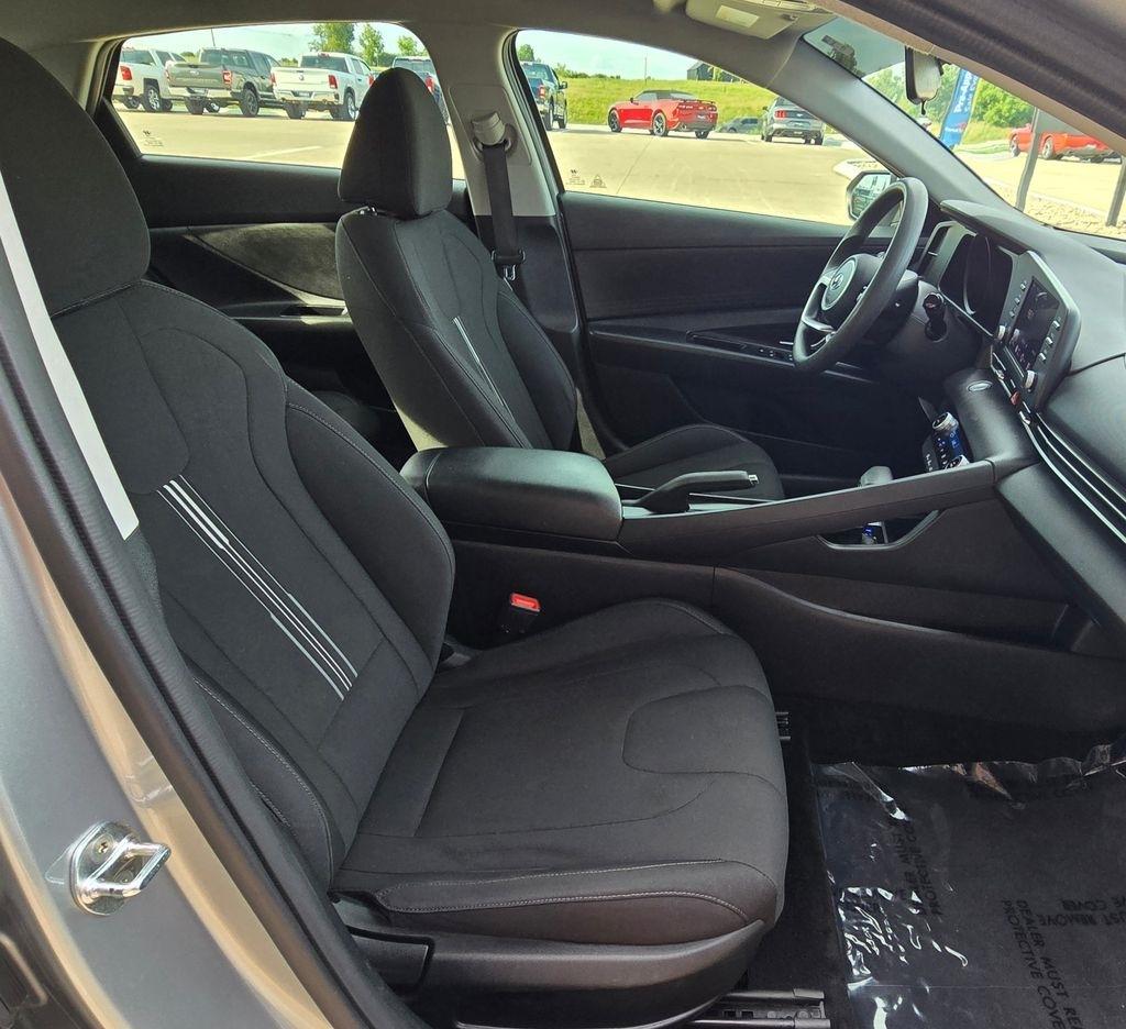 Hyundai Elantra  2023