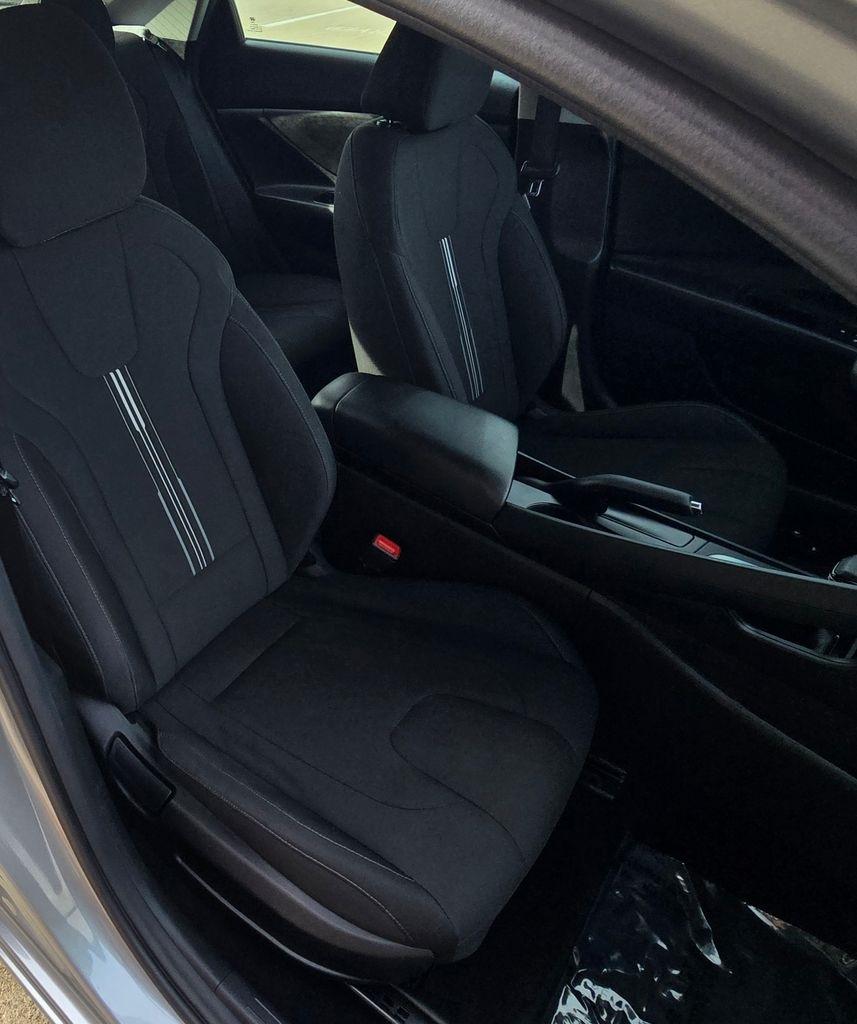 Hyundai Elantra  2023