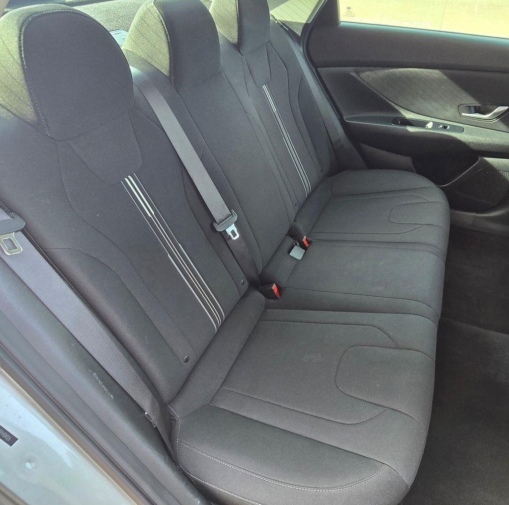Hyundai Elantra  2023