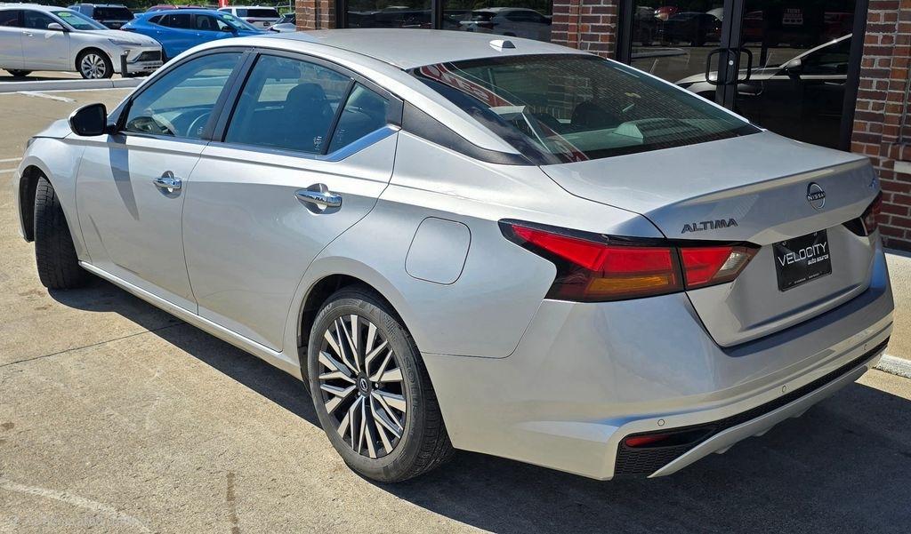 Nissan Altima  2023