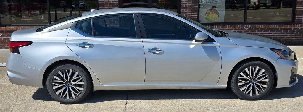 Nissan Altima  2023