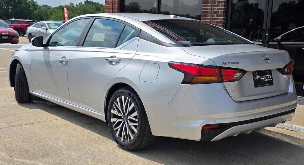 Nissan Altima  2023