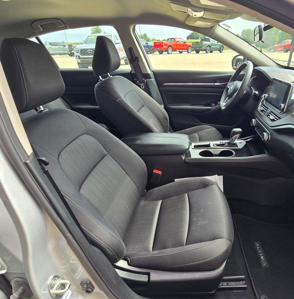 Nissan Altima  2023