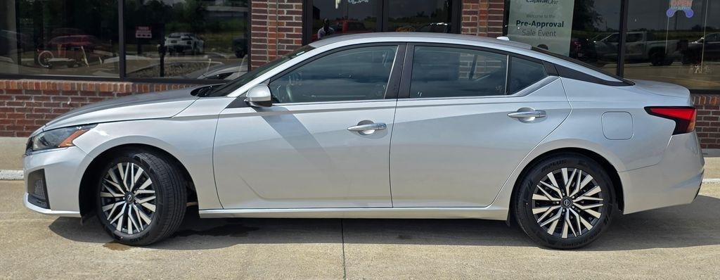 Nissan Altima  2023