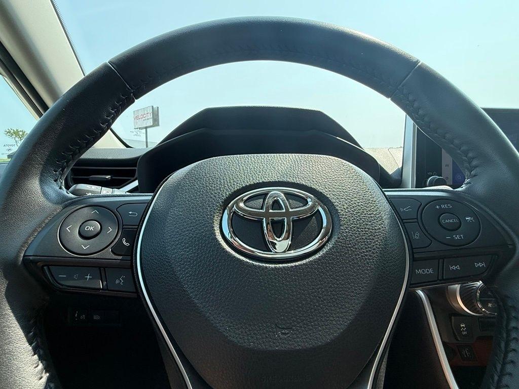 Toyota RAV4  2024