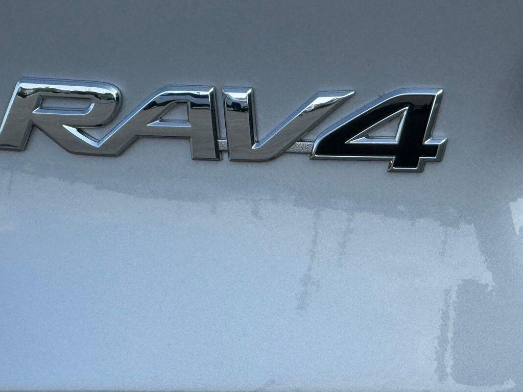 Toyota RAV4 Hybrid  2023