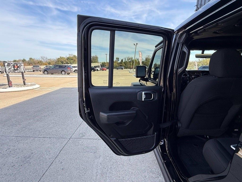 Jeep Wrangler Willys 4 Door 4x4 2023