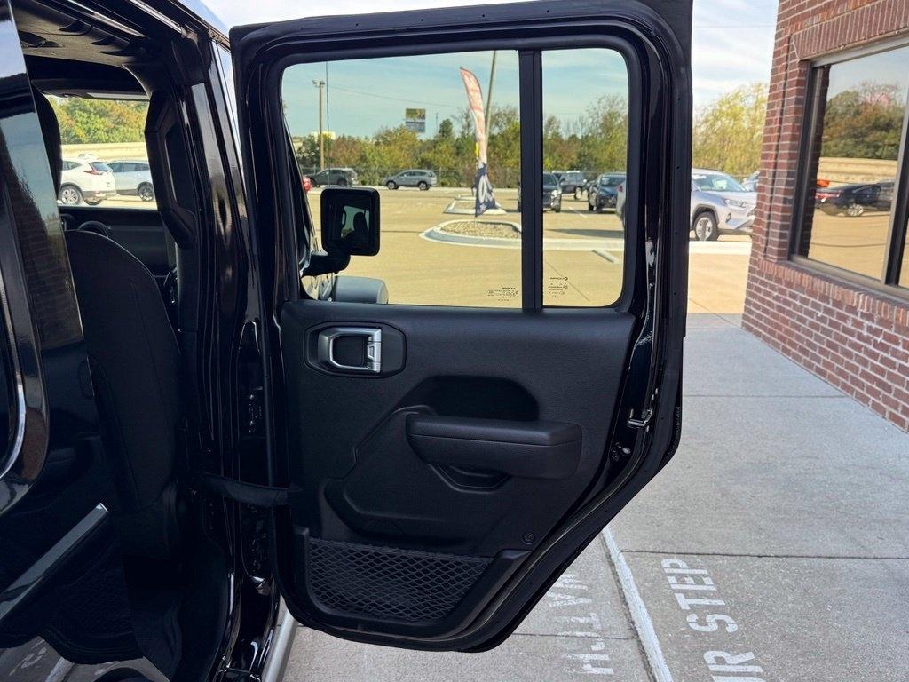 Jeep Wrangler Willys 4 Door 4x4 2023