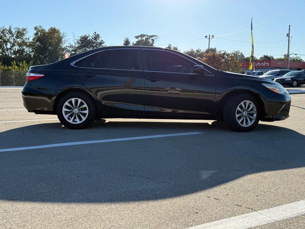 Toyota Camry 4dr Sdn I4 Auto LE (Natl) 2015