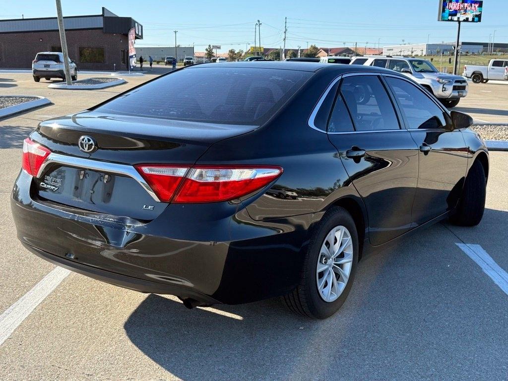 Toyota Camry 4dr Sdn I4 Auto LE (Natl) 2015
