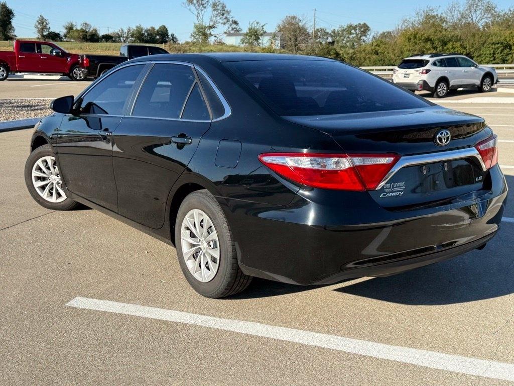 Toyota Camry 4dr Sdn I4 Auto LE (Natl) 2015