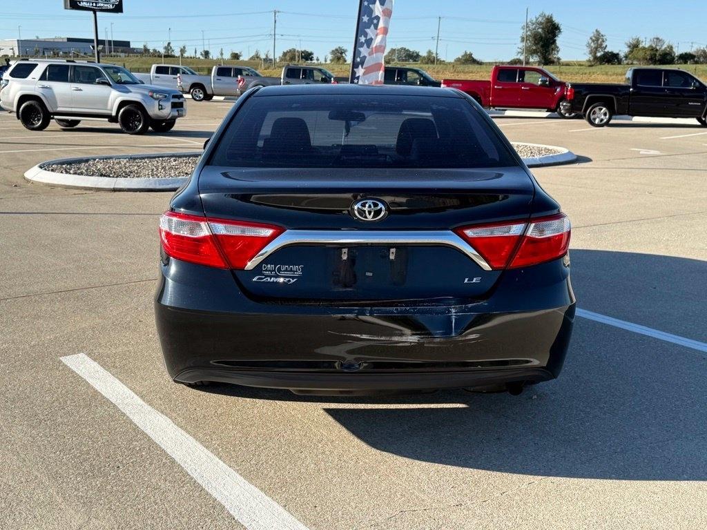 Toyota Camry 4dr Sdn I4 Auto LE (Natl) 2015