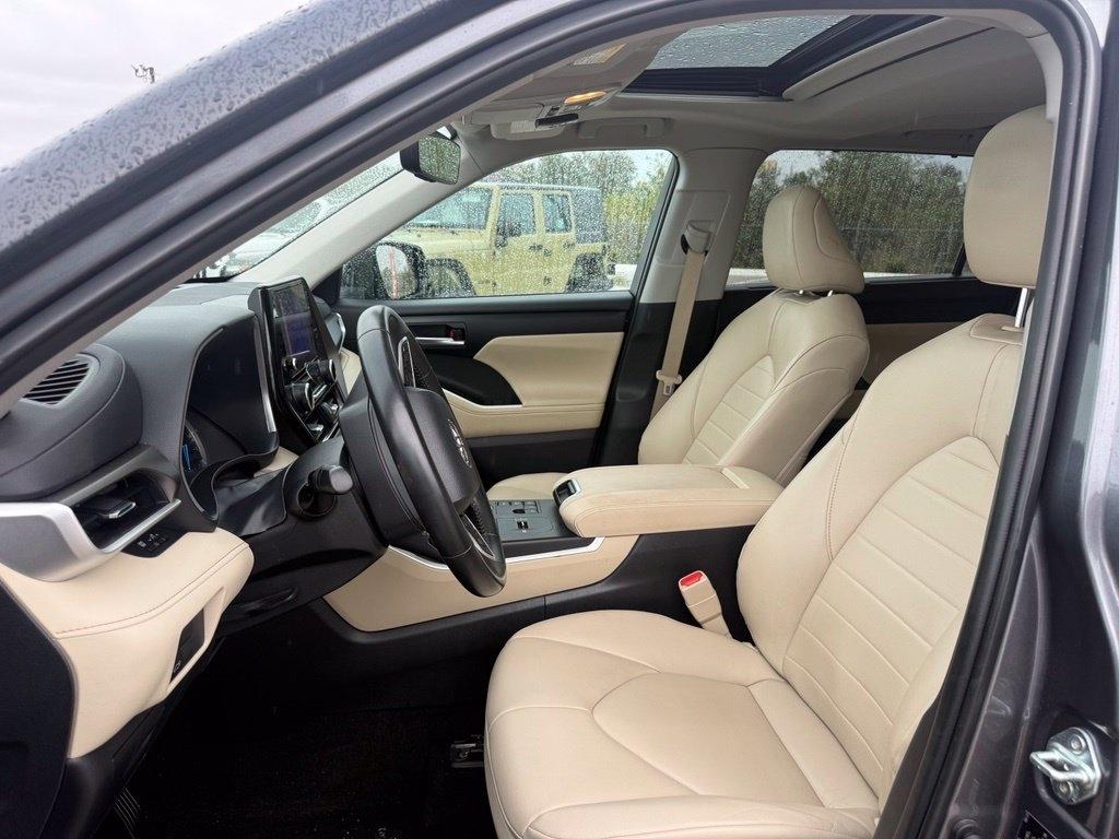 Toyota Highlander Hybrid Hybrid XLE AWD (Natl) 2023