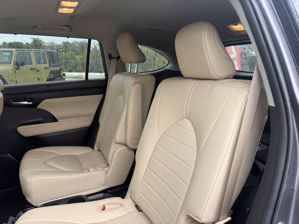 Toyota Highlander Hybrid Hybrid XLE AWD (Natl) 2023