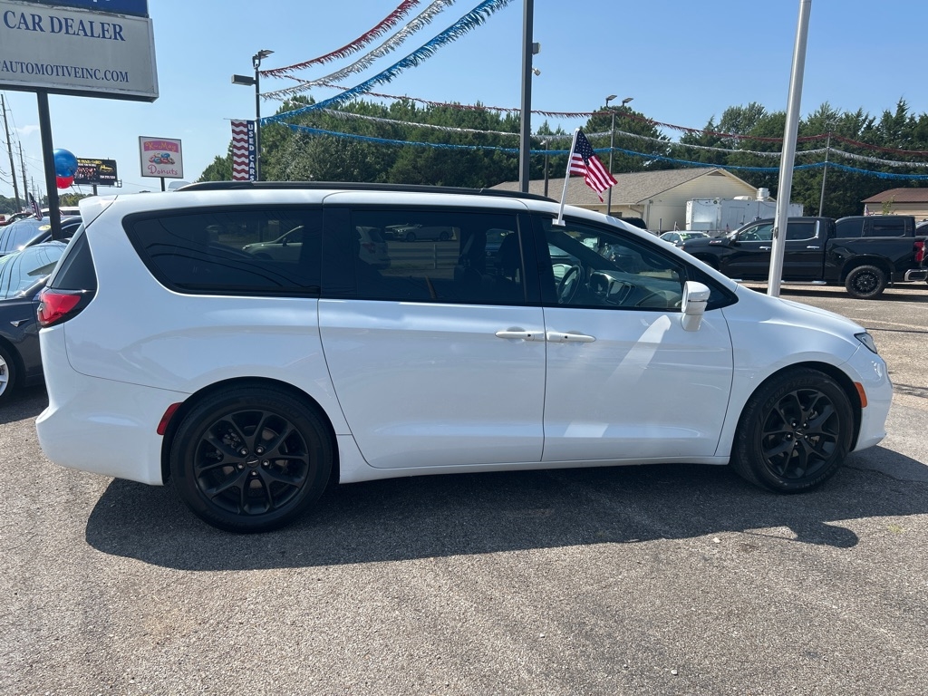 Chrysler Pacifica Touring 2021