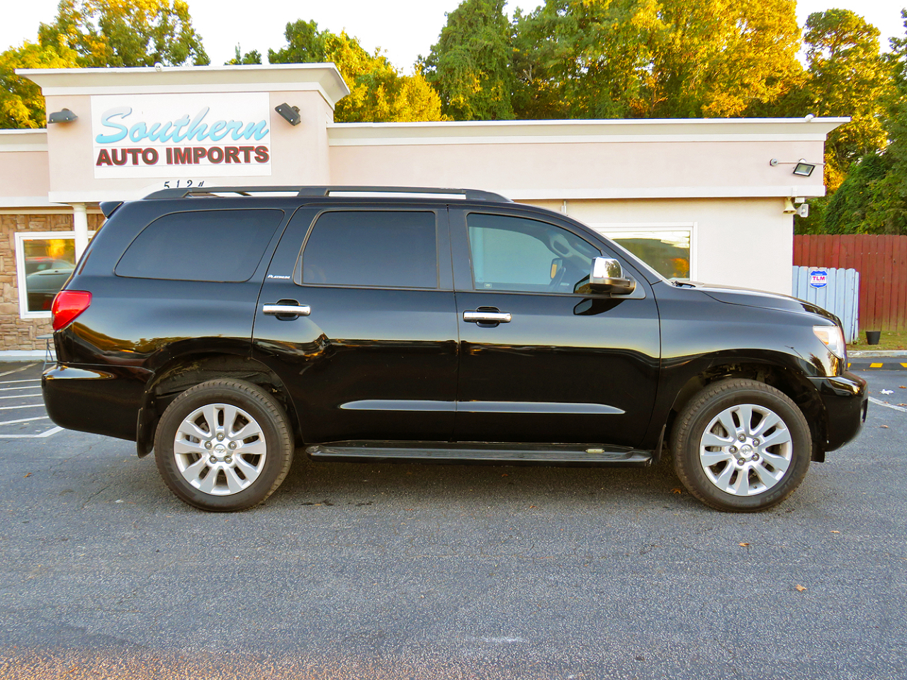 Toyota Sequoia RWD 5.7L Platinum (Natl) 2013 Toyota Sequoia RWD 5.7L Platinum (Natl) 2013
