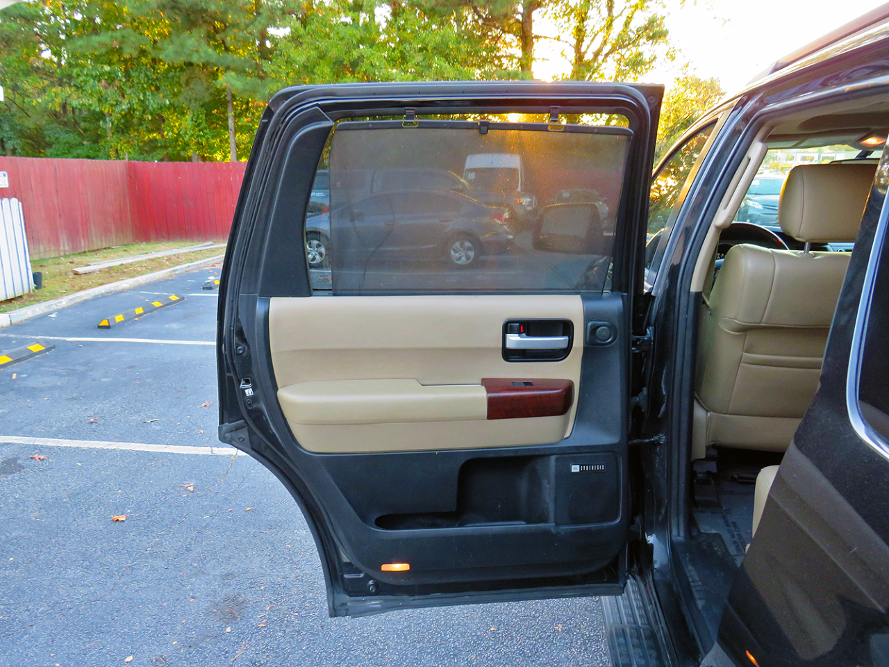 Toyota Sequoia RWD 5.7L Platinum (Natl) 2013 Toyota Sequoia RWD 5.7L Platinum (Natl) 2013