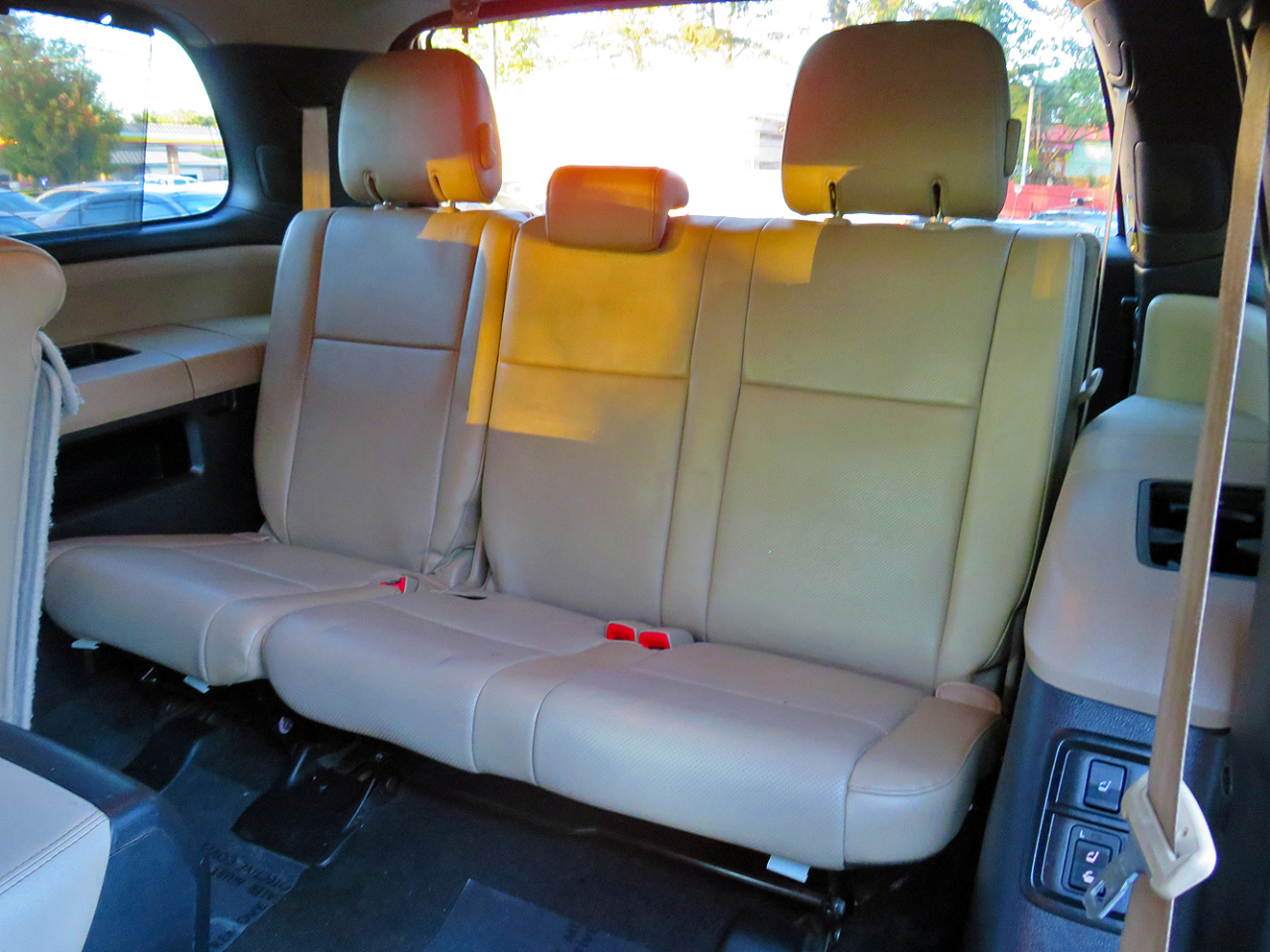 Toyota Sequoia RWD 5.7L Platinum (Natl) 2013 Toyota Sequoia RWD 5.7L Platinum (Natl) 2013