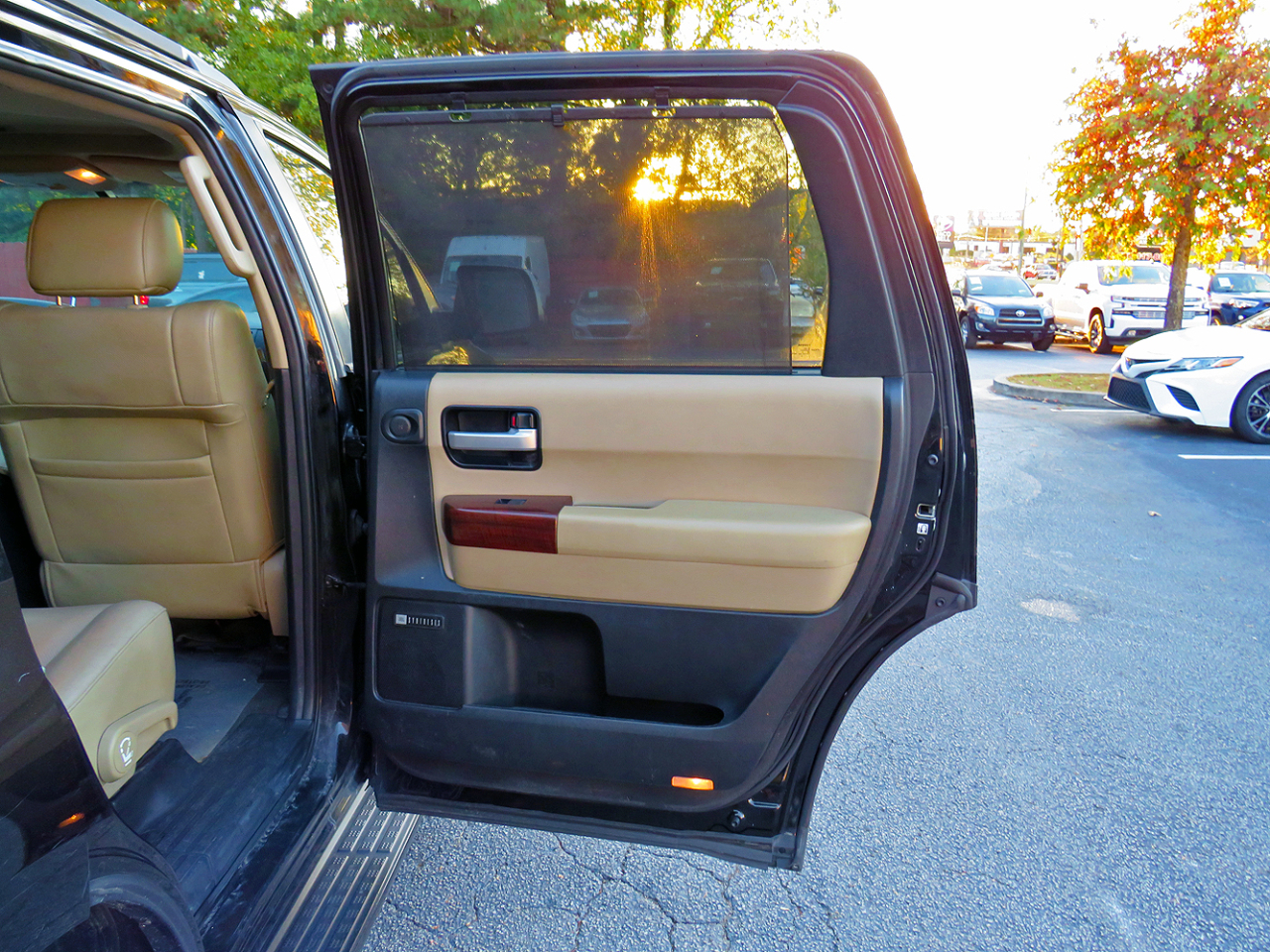 Toyota Sequoia RWD 5.7L Platinum (Natl) 2013 Toyota Sequoia RWD 5.7L Platinum (Natl) 2013