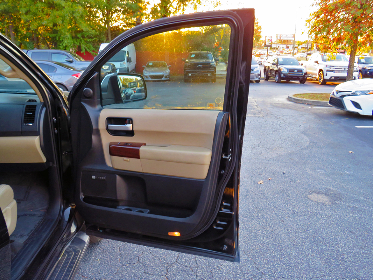 Toyota Sequoia RWD 5.7L Platinum (Natl) 2013 Toyota Sequoia RWD 5.7L Platinum (Natl) 2013