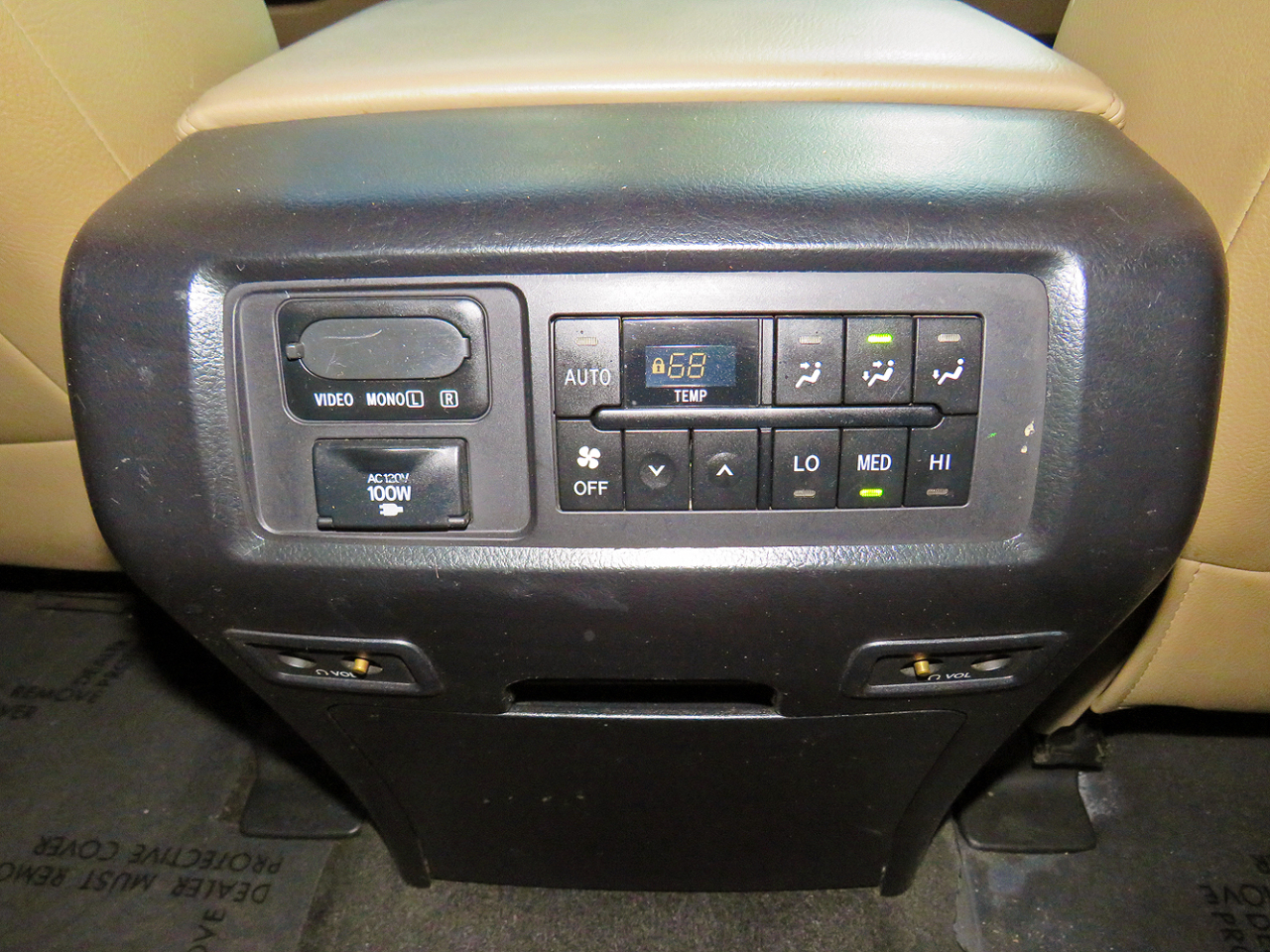 Toyota Sequoia RWD 5.7L Platinum (Natl) 2013 Toyota Sequoia RWD 5.7L Platinum (Natl) 2013