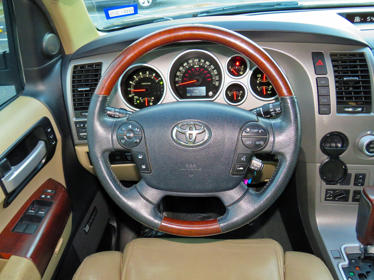 Toyota Sequoia RWD 5.7L Platinum (Natl) 2013 Toyota Sequoia RWD 5.7L Platinum (Natl) 2013