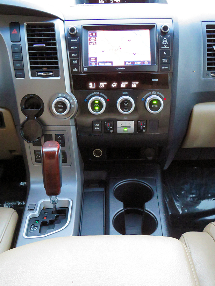 Toyota Sequoia RWD 5.7L Platinum (Natl) 2013 Toyota Sequoia RWD 5.7L Platinum (Natl) 2013