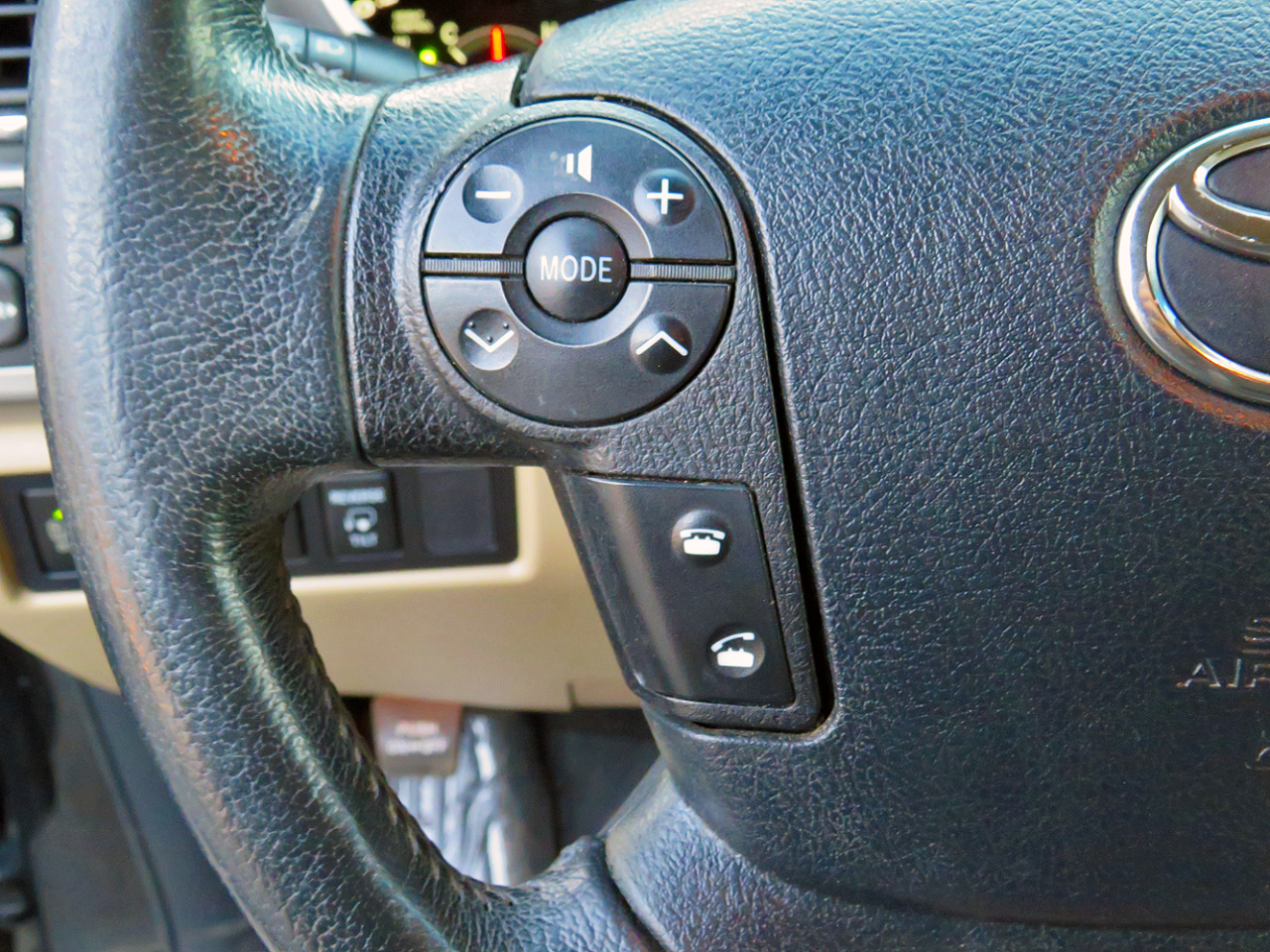 Toyota Sequoia RWD 5.7L Platinum (Natl) 2013 Toyota Sequoia RWD 5.7L Platinum (Natl) 2013