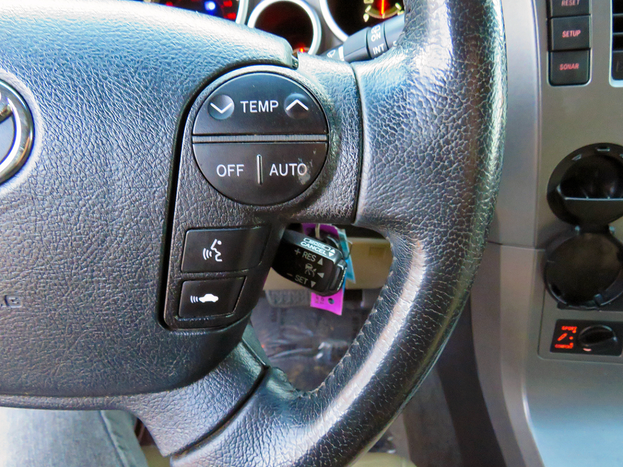 Toyota Sequoia RWD 5.7L Platinum (Natl) 2013 Toyota Sequoia RWD 5.7L Platinum (Natl) 2013