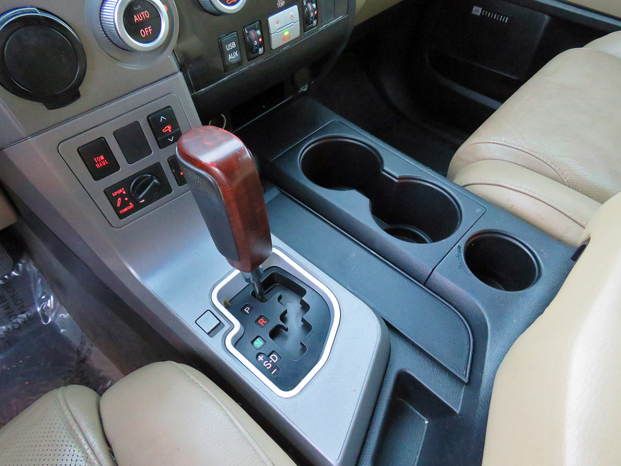 Toyota Sequoia RWD 5.7L Platinum (Natl) 2013 Toyota Sequoia RWD 5.7L Platinum (Natl) 2013