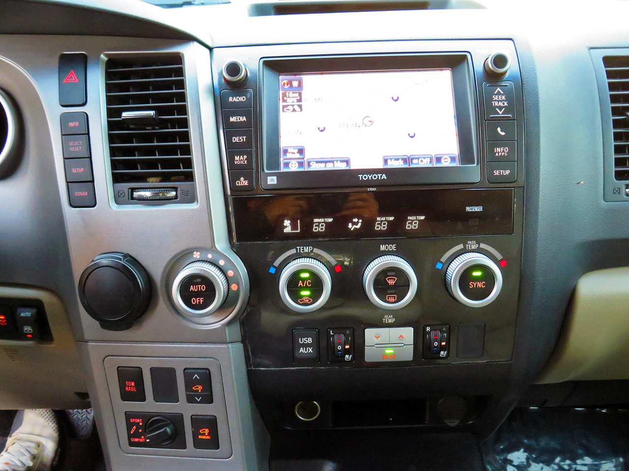 Toyota Sequoia RWD 5.7L Platinum (Natl) 2013 Toyota Sequoia RWD 5.7L Platinum (Natl) 2013