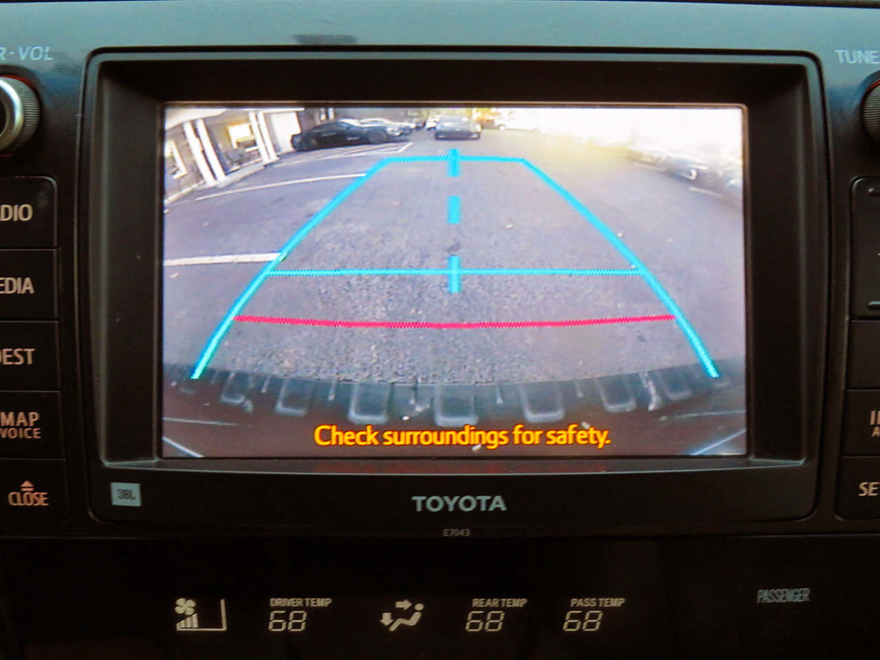 Toyota Sequoia RWD 5.7L Platinum (Natl) 2013 Toyota Sequoia RWD 5.7L Platinum (Natl) 2013