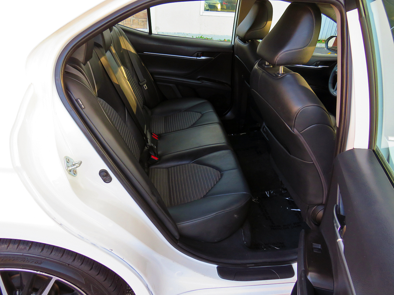 2022 Toyota Camry SE photo 4