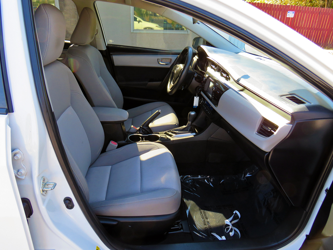 Toyota Corolla 4dr Sdn CVT LE (Natl) 2015 Toyota Corolla 4dr Sdn CVT LE (Natl) 2015
