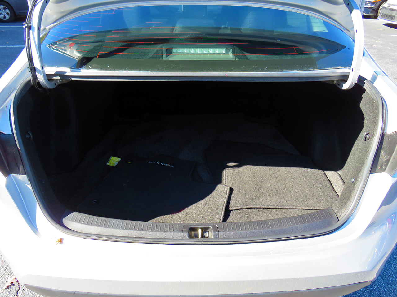 2020 Toyota Corolla LE Premium photo 4