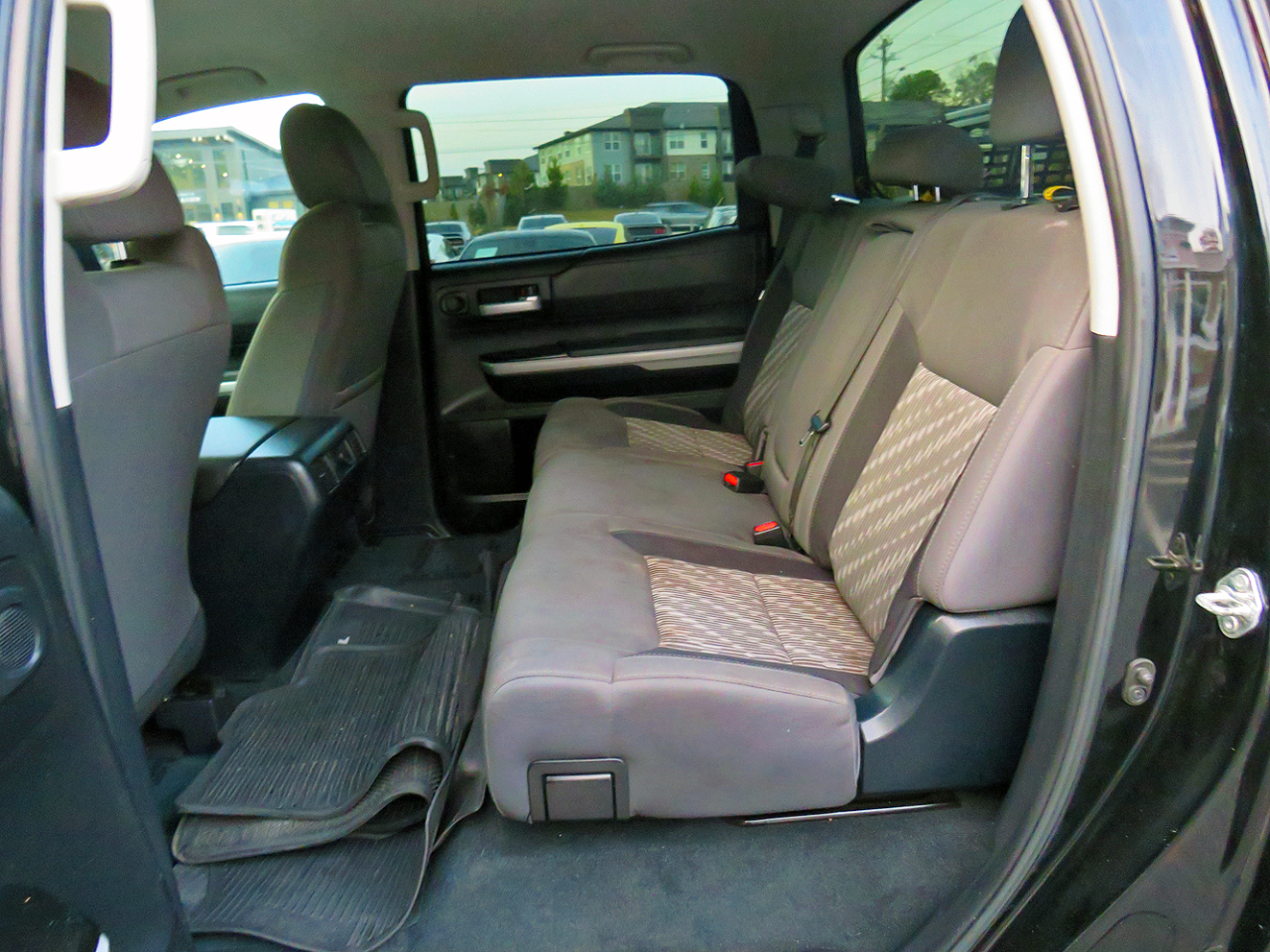 2018 Toyota Tundra SR5 CrewMax photo 4