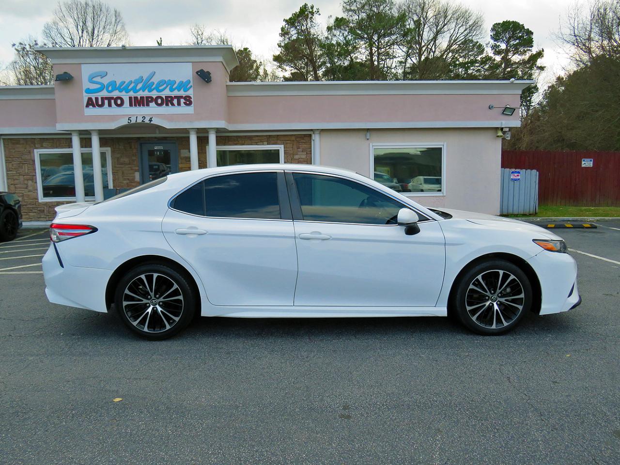 Toyota Camry SE Auto (Natl) 2018