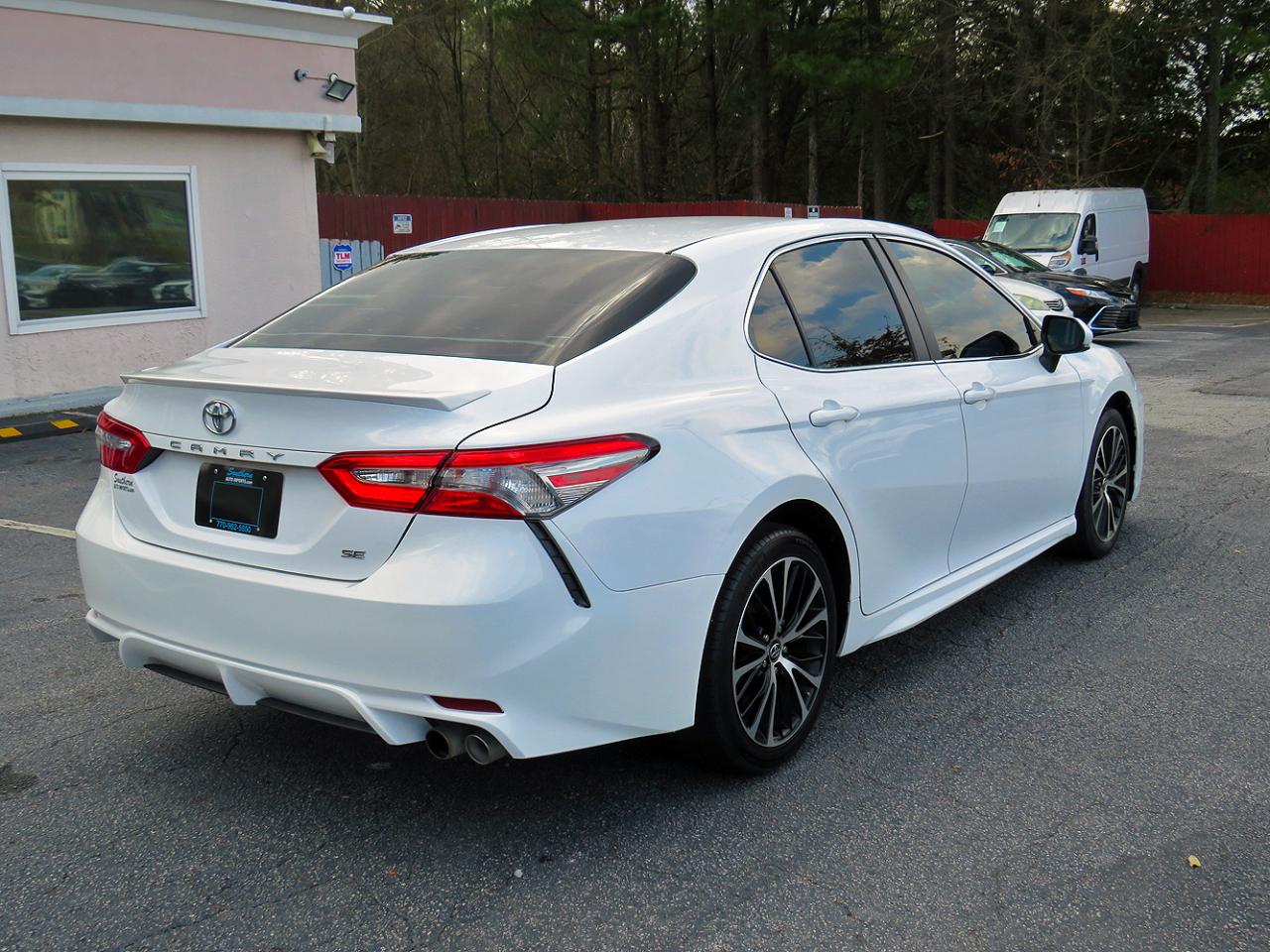 Toyota Camry SE Auto (Natl) 2018